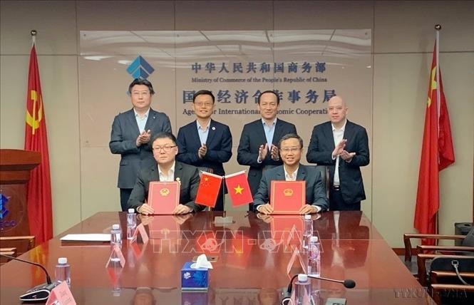 Lễ ký thoả thuận thực hiện Dự án Hỗ trợ kỹ thuật nhằm triển khai các dự án đường sắt kết nối Việt – Trung tại Bắc Kinh (Trung Quốc, 9/2025). Ảnh: TTXVN phát