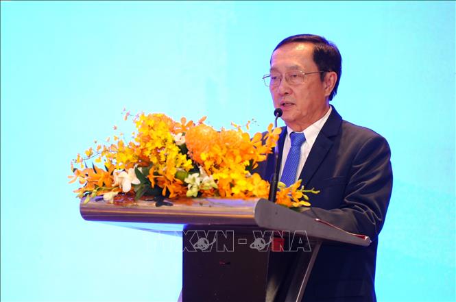 Ông Huỳnh Thành Đạt, Ủy viên Trung ương Đảng, Phó Trưởng Ban Tuyên giáo và Dân vận Trung ương phát biểu tại diễn đàn. Ảnh: Mỹ Phương - TTXVN