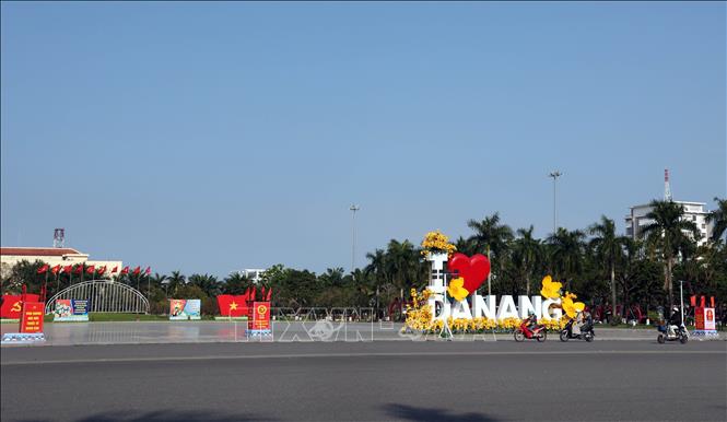 Đà Nẵng rực rỡ cờ hoa chào mừng Đại hội XIV của Đảng. Ảnh: Trần Tĩnh - TTXVN