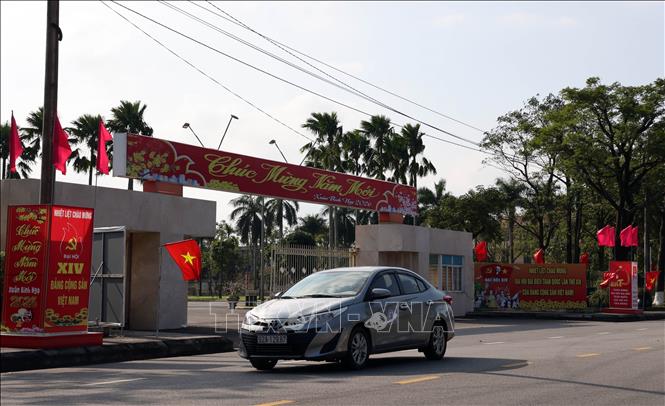 Đà Nẵng rực rỡ cờ hoa chào mừng Đại hội XIV của Đảng. Ảnh: Trần Tĩnh - TTXVN