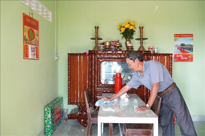 A new house has been handed over to a family in Hoa Thinh commune. VNA Photo: Tuấn Anh
