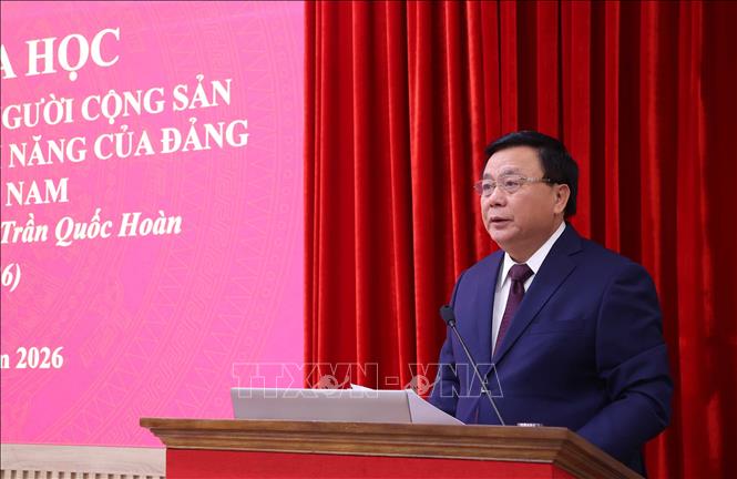GS.TS Nguyễn Xuân Thắng, Ủy viên Bộ Chính trị, Giám đốc Học viện Chính trị quốc gia Hồ Chí Minh, Chủ tịch Hội đồng Lý luận Trung ương phát biểu đề dẫn hội thảo. Ảnh: Văn Điệp – TTXVN