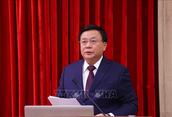 GS.TS Nguyễn Xuân Thắng, Ủy viên Bộ Chính trị, Giám đốc Học viện Chính trị quốc gia Hồ Chí Minh, Chủ tịch Hội đồng Lý luận Trung ương phát biểu đề dẫn hội thảo. Ảnh: Văn Điệp – TTXVN