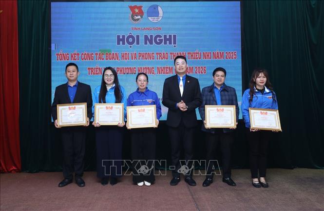Các tập thể nhận Bằng khen của Tỉnh đoàn Lạng Sơn trong công tác Đoàn và phong trào thanh thiếu nhi năm 2025. Ảnh: Anh Tuấn – TTXVN