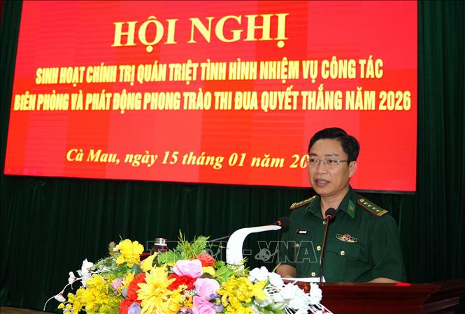 Đại tá Phạm Minh Giang, Tỉnh ủy viên, Bí Thư Đảng ủy – Chính ủy BĐBP tỉnh Cà Mau phát phát động thi phong trào thi đua Quyết thắng năm 2026. Ảnh: TTXVN phát