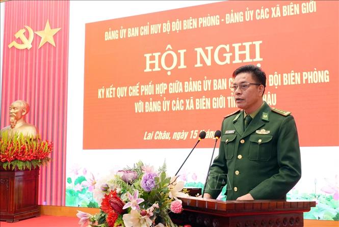 Phó Chính ủy Ban Chỉ huy Bộ đội Biên phòng tỉnh Lai Châu, Đại tá Lê Công Thành phát biểu thông qua dự thảo quy chế phối hợp. Ảnh: Quý Trung – TTXVN