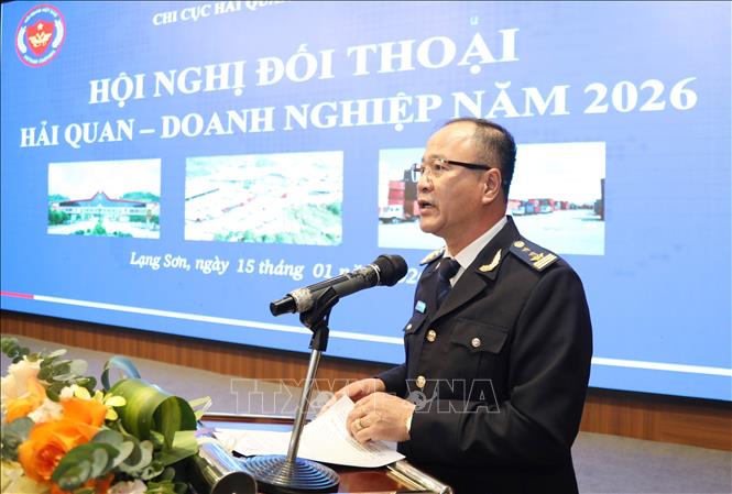 Chi cục trưởng Chi cục Hải quan khu vực VI Nguyễn Văn Hoàn phát biểu tại hội nghị. Ảnh: Quang Duy – TTXVN