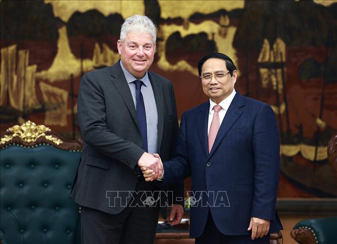 Prime Minister Pham Minh Chinh receives Eduard Stiphout, Senior Vice President of the Dutch ASML corporation. VNA Photo: Dương Giang