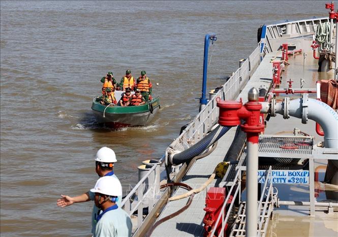 Lực lượng Bộ đội Biên phòng đồn Vĩnh Xương, tỉnh An Giang, tổ chức tuần tra khu vực biên giới đường sông do đơn vị quản lý. Ảnh: Phạm Hậu - TTXVN