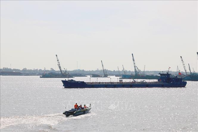 Lực lượng Bộ đội Biên phòng đồn Vĩnh Xương, tỉnh An Giang, tổ chức tuần tra bảo vệ biên giới đường sông do đơn vị quản lý. Ảnh: Phạm Hậu - TTXVN