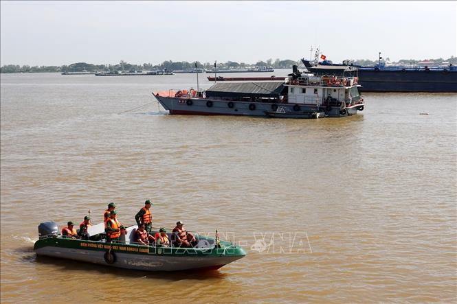 Lực lượng Bộ đội Biên phòng đồn Vĩnh Xương, tỉnh An Giang, tổ chức tuần tra bảo vệ biên giới đường sông do đơn vị quản lý. Ảnh: Phạm Hậu - TTXVN
