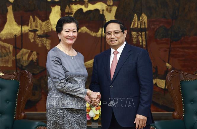 Prime Minister Pham Minh Chinh receives Cambodian Ambassador Chea Kimtha. VNA Photo: Dương Giang