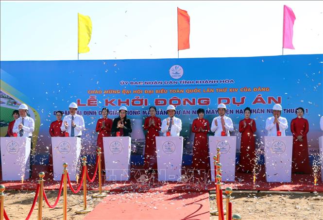 Delegates at the launching ceremony. VNA Photo: Công Thử