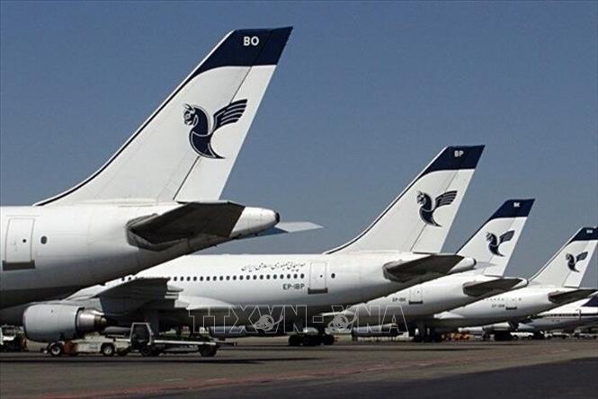 Máy bay của Hãng hàng không Tajik Airline (Tajikistan) chuẩn bị cất cánh tới thủ đô Tehran, Iran. Ảnh: IRNA/TTXVN