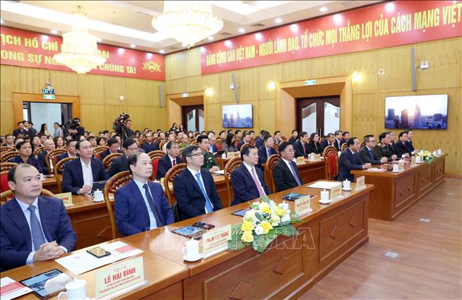 Đại biểu dự Lễ ra mắt ứng dụng của ngành Tuyên giáo và Dân vận trên điện thoại di động. Ảnh: Phương Hoa - TTXVN