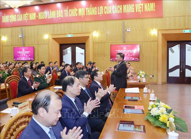 Thường trực Ban Bí thư Trần Cẩm Tú dự Lễ ra mắt ứng dụng của ngành Tuyên giáo và Dân vận trên điện thoại di động. Ảnh: Phương Hoa - TTXVN