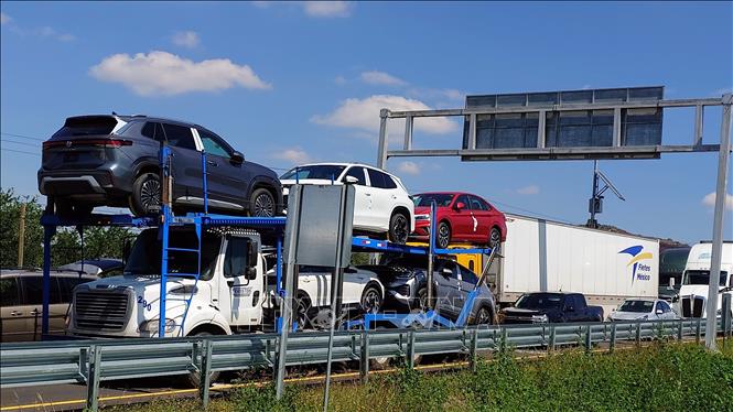 Xe ô tô của GM mới xuất xưởng, được chuyển tới các nhà phân phối. Ảnh: Phi Hùng - PV TTXVN tại Mexico