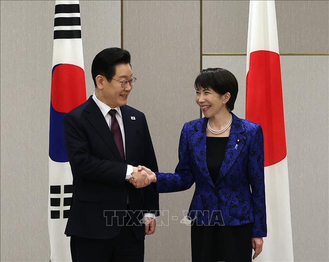 Tại cuộc hội đàm ở thành phố Nara, miền Tây Nhật Bản ngày 13/1/2026, Thủ tướng Nhật Bản Sanae Takaichi và Tổng thống Hàn Quốc Lee Jae Myung nhất trí thúc đẩy hợp tác an ninh - kinh tế song phương. Ảnh: Yonhap/TTXVN