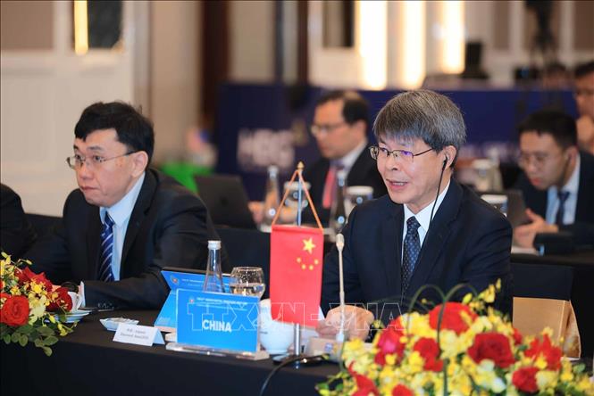 Thứ trưởng Bộ Công nghiệp và Công nghệ thông tin Trung Quốc (MIIT) Zhang Yunming (Trương Vân Minh) trao đổi tại Hội nghị. Ảnh: Hoàng Hiếu - TTXVN