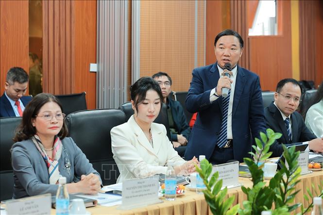 Ông Nguyễn Hữu Thập, Uỷ viên BCH TƯ Hội, Chủ tịch Hiệp hội doanh nghiệp tỉnh Tuyên Quang đề xuất kiến nghị tại buổi làm việc. Ảnh: Lê Đông - TTXVN