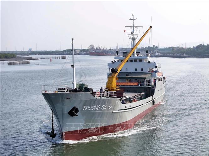 Tàu Trường Sa 01 khởi hành đi chúc Tết. Ảnh: Đoàn Mạnh Dương-TTXVN