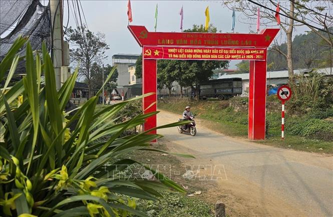 Thôn Luổng Láo I, xã Cốc San, tỉnh Lào Cai hướng về Đại hội. Ảnh: Hương Thu - TTXVN 