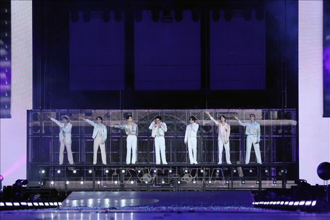 (Tư liệu) Nhóm nhạc BTS biểu diễn tại Seoul, Hàn Quốc, ngày 10/3/2022. Ảnh: Yonhap/TTXVN