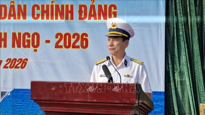 Colonel Do Hong Duyen, Deputy Political Commissar of Naval Region 2, speaks at the send-off ceremony. VNA Photo: Đoàn Mạnh Dương