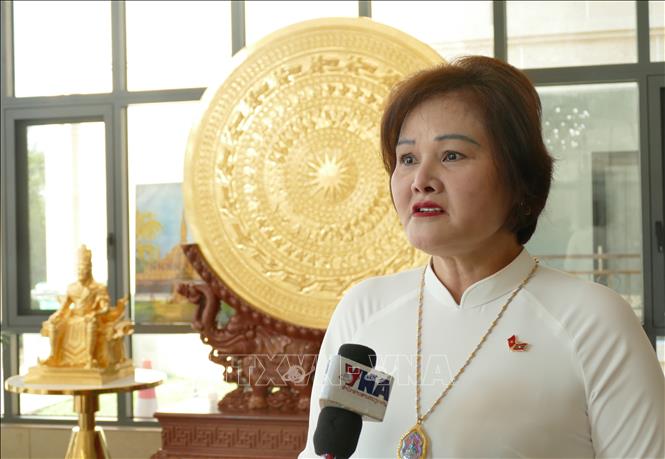 Pham Thi Minh Huong, Chairwoman and General Director of Gold Phuc company, member of the standing board of the General Association of Vietnamese in Laos, and Vice President of the Association of Overseas Vietnamese Entrepreneurs, expresses firm confidence in Vietnam’s achievements during the past term. VNA Photo: Xuân Tú