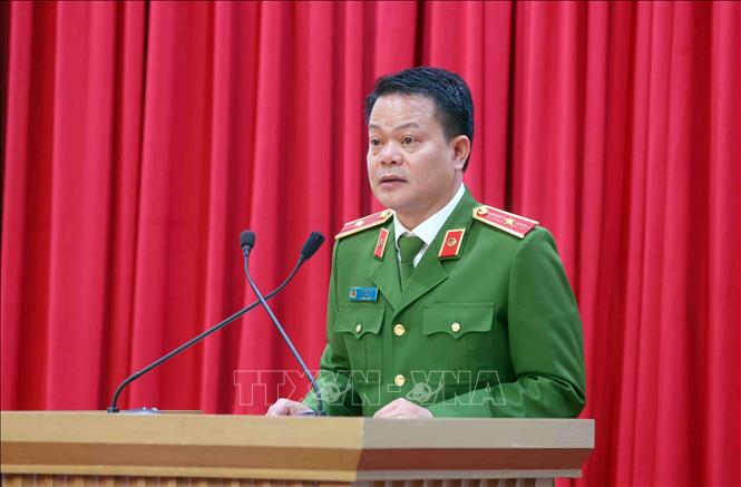 Thiếu tướng Vũ Văn Tấn, Cục trưởng Cục Cảnh sát quản lý hành chính về trật tự xã hội trình bày tham luận. Ảnh: Phạm Kiên - TTXVN