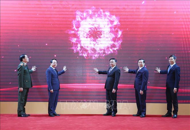 The mobile application on information and education, and mass mobilisation affairs is launched at a ceremony in Hanoi on January 16. VNA Photo: Phương Hoa