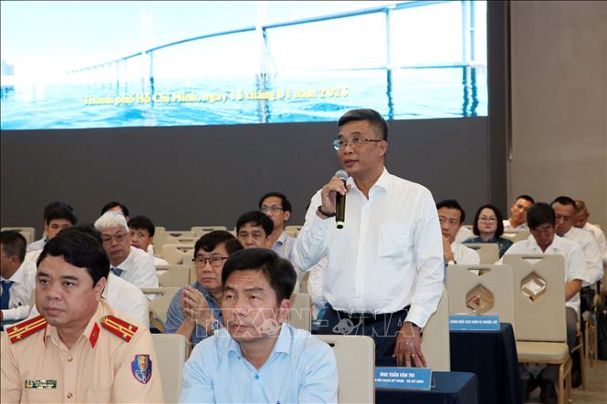 Ông Trần Văn Thi, Giám đốc Ban Quản lý dự án Mỹ Thuận (Bộ Xây dựng) trao đổi tại Hội nghị. Ảnh: Tiến Lực - TTXVN