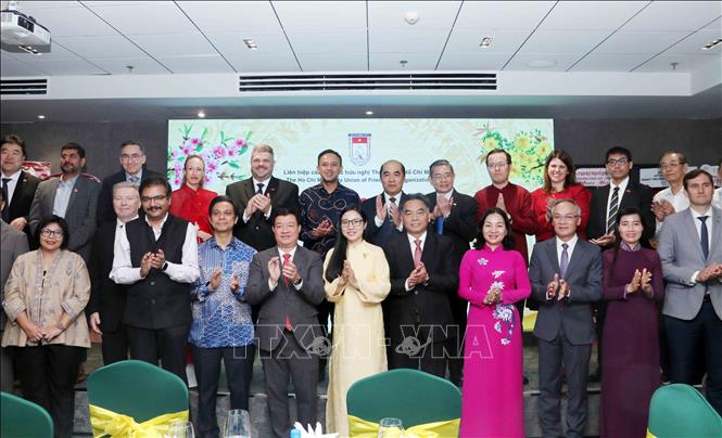Lãnh đạo Thành ủy, UBND, Ủy ban MTTQ Việt Nam Thành phố Hồ Chí Minh và Liên hiệp các tổ chức hữu nghị Việt Nam cùng các Tổng lãnh sự, đại diện Tổng lãnh sự quán các nước tại Thành phố Hồ Chí Minh tham dự buổi lễ. Ảnh: Xuân Khu-TTXVN