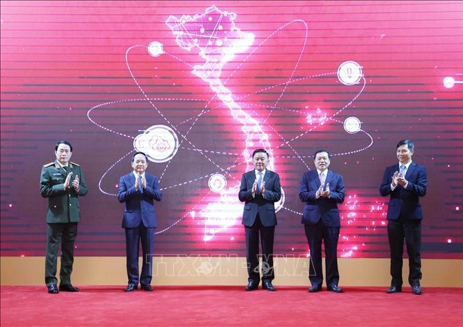 The mobile application on information and education, and mass mobilisation affairs is launched at a ceremony in Hanoi on January 16. VNA Photo: Phương Hoa