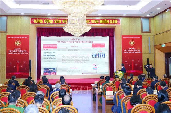 The app serves as the official, unified platform for the information and education, and mass mobilisation sector, helping the public verify information about the Party's policies and guidelines. VNA Photo: Phương Hoa