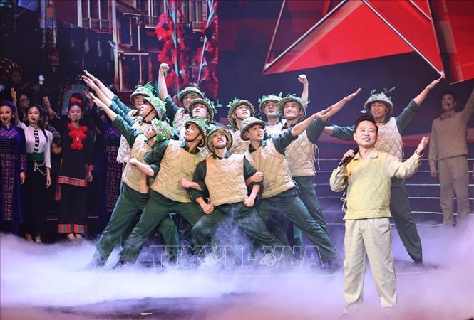 Các tiết mục biểu diễn tại Chương trình hòa nhạc chính luận nghệ thuật đặc biệt “Mãi mãi niềm tin theo Đảng”. Ảnh: Minh Đức – TTXVN

