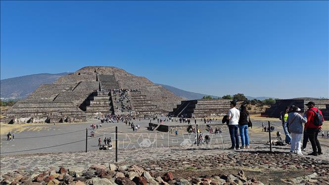 Toàn cảnh Kim Tự tháp Mặt Trăng trong quần thể di tích Teotihuacan ở bang Estado de México. Ảnh: Phương Lan- PVTTXVN tại Mexico