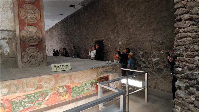 Bên trong Cung điện Quetzalpapálotl nằm trong quần thể di tích Teotihuacan ở bang Estado de México. Ảnh: Phương Lan- PVTTXVN tại Mexico