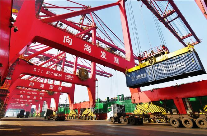 Quang cảnh cảng hàng hóa ở tỉnh Hà Bắc, Trung Quốc. Ảnh: THX/TTXVN