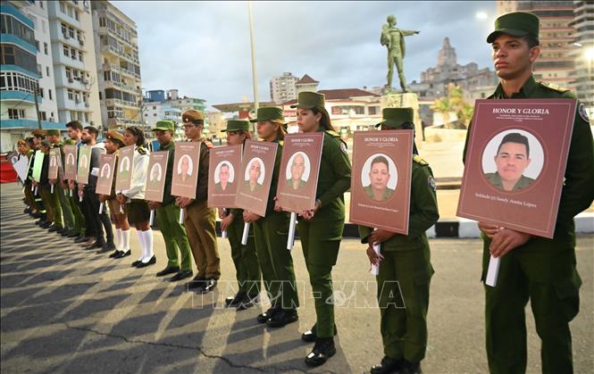 Di ảnh của các anh hùng Cuba. Ảnh: Việt Hùng-P/v TTXVN tại Cuba
