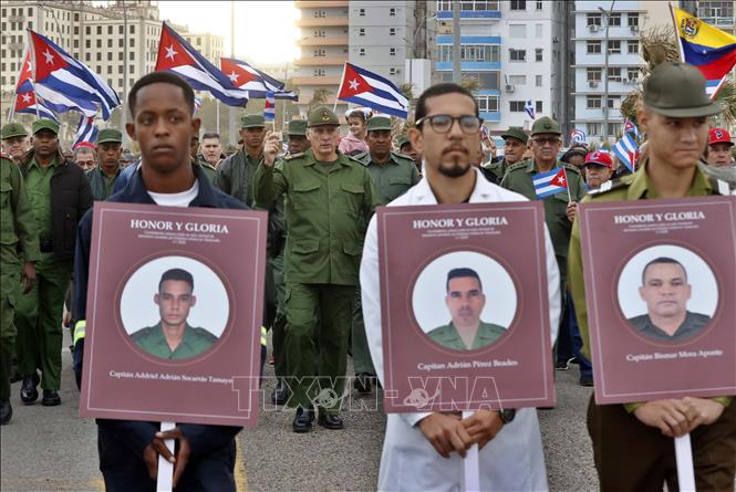 Di ảnh của các anh hùng Cuba. Ảnh: Việt Hùng-P/v TTXVN tại Cuba