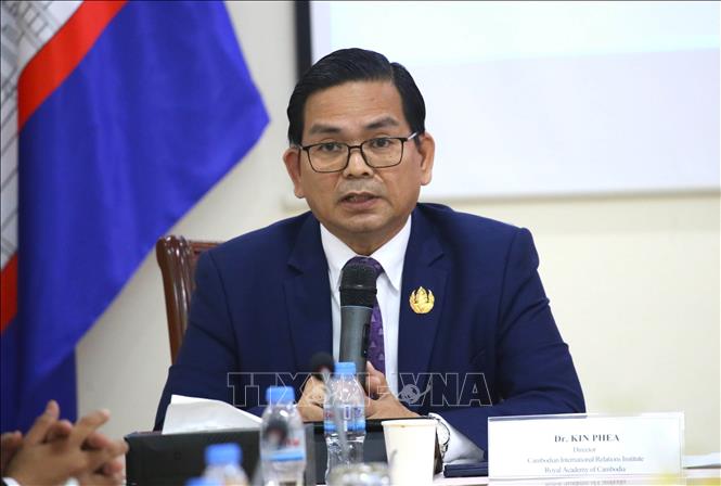 Tiến sĩ Kin Phea, Viện trưởng Viện Quan hệ Quốc tế Campuchia, Viện Hàn lâm Hoàng gia Campuchia (RAC), chuyên gia phân tích chính trị hàng đầu tại Phnom Penh. Ảnh: Huỳnh Thảo - PV TTXVN tại Campuchia
