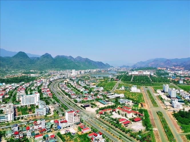 Sau hai mươi hai năm chia tách, thành lập tỉnh, diện mạo vùng biên viễn Lai Châu đã có nhiều đổi thay lớn. Ảnh: Việt Dũng – TTXVN