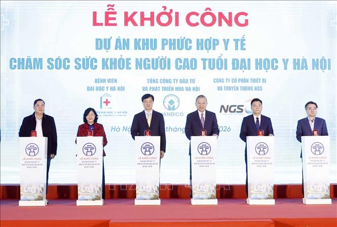 Tổng Bí thư Tô Lâm và các đại biểu thực hiện nghi thức khởi công. Ảnh: Thống Nhất – TTXVN