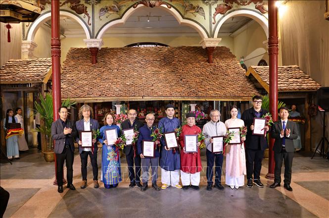 Chương trình được tổ chức trong bối cảnh năm đầu tiên phường Hoàn Kiếm vận hành theo mô hình chính quyền địa phương hai cấp, qua đó khẳng định vai trò chủ động, sáng tạo của chính quyền cơ sở trong việc kế thừa, phát huy giá trị di sản văn hóa, đưa di sản gắn chặt hơn với đời sống cộng đồng và các hoạt động văn hóa. Ảnh: Thanh Tùng - TTXVN