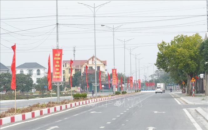 Trang trí tuyên truyền trực quan trên một trục đường chính của phường Hoa Lư, tỉnh Ninh Bình. Ảnh: Đức Phương - TTXVN