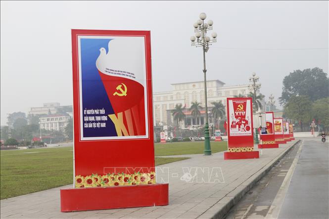 Không khí tràn ngập trên các tuyến đường hướng về Đại hội XIV của Đảng. Ảnh: Đinh Thùy - TTXVN