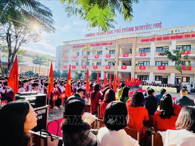 Rực đỏ không khí hướng về Đại hội XIV của Đảng tại Trường THPT Nguyễn Huệ, tỉnh Lào Cai. Ảnh: TTXVN phát