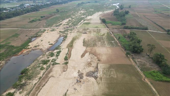 Những khu vực ruộng đồng bị cát bồi lấp nặng vẫn chưa được khắc phục ở xã Gò Nổi (thành phố Đà Nẵng). Ảnh: Khoa Chương - TTXVN