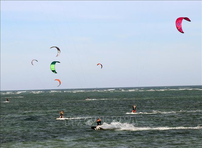 Các vận động viên cùng thi đấu nội dung tốc độ. Ảnh: Công Thử - TTXVN